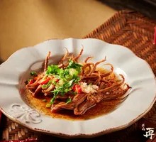 Hot-Steamed Duck Tongues
