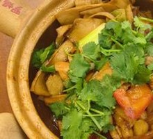 Braised Chicken in Clay Pot with Three Sauces