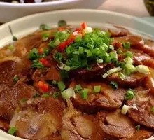 Steamed Pork Knuckle with Sauce