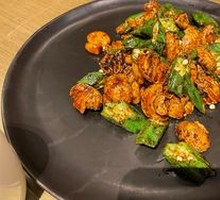 Golden Garlic Okra with Button Mushrooms