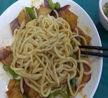 Green Pepper Stir-Fried Beef Noodles