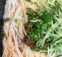 Spicy Meat Sauce Wonton Noodles