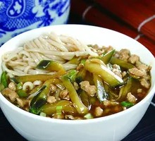 Chicken and Mushroom Noodles with Sauce