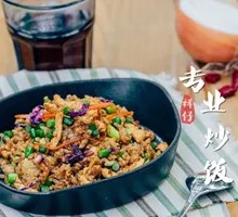 Stir-fried Rice with Garlic Shoots and Shredded Pork