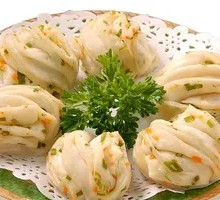 Flower-shaped steamed bun