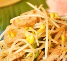 Long Yellow Bean Sprout Stir-Fry with Meat
