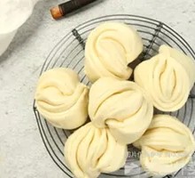 Milk-Scented Flower Bun