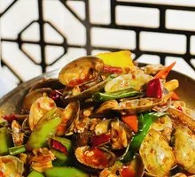 Spicy Stir-Fried Clams