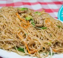 Egg and Pork Stir-Fried Rice Noodles