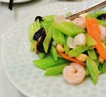 Stir-Fried Asparagus, Lily Bulbs and Cashews
