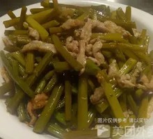 Garlic Shoot Stir-Fry with Pork