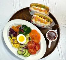 Small Veggie Salad + Mini Sandwich