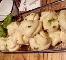 Flower-shaped steamed bun