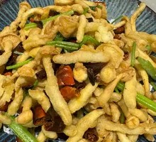 Dry-Fried White Cloud Mushroom