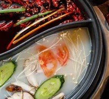 Mushroom and Spicy Oil Double-Flavor Hot Pot