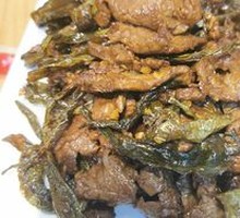 Stir-Fried Beef with Dried Chilies