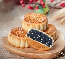 Black Sesame Mooncake
