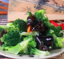 Black Mushroom Stir-fried with Broccoli