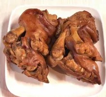 Old-Style Smoked and Mixed Pig Trotters
