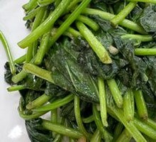 Stir-fried Sweet Potato Leaves with Garlic