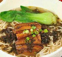 Preserved Vegetable Braised Pork Noodles