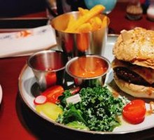 嘉年华牛肉汉堡