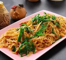 Stir-fried Tofu Sheets with Leeks