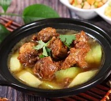 Braised Beef and Radish in Clay Pot