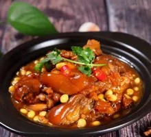 黄豆焖猪肘