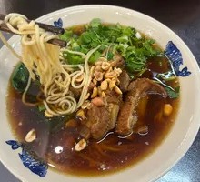 Spicy麻Spareribs Noodles