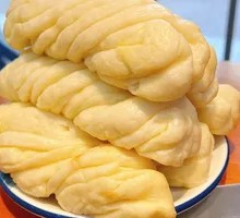 Flower-shaped steamed bun