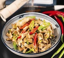 Bell Pepper and Tofu Skin Stir-Fry