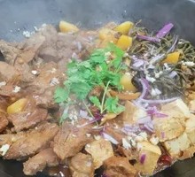 Black Claw Rooster Pot