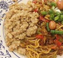 Spicy minced meat noodles