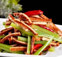 Stir-fried Celery with Tofu Skin