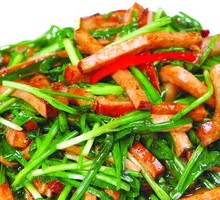 Stir-fried leek with fried tofu