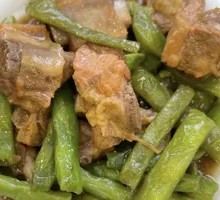 Pork Ribs with Kidney Beans