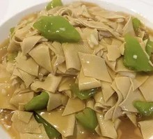 Bell Pepper and Tofu Skin Stir-Fry