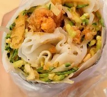 Rolling Cold Noodles with Boiled Eggs