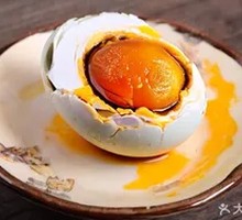Oil-oozing Salted Duck Egg