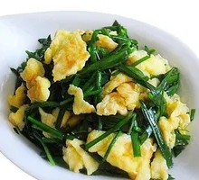 Stir-fried eggs with chives