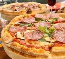 Black Pepper Sausage Pizza