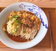 Spicy Broad Noodles with Pea and Pork