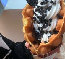 Chocolate Chip Ice Cream Egg Waffle