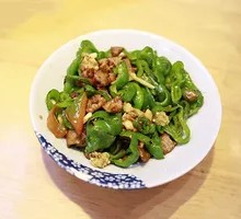 Bell Pepper Stir-Fried with Pork
