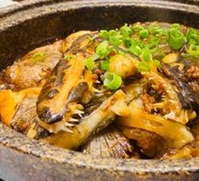Shanghai-style Fish Head in Clay Pot