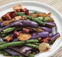 Eggplant and Long Beans Stir-fry