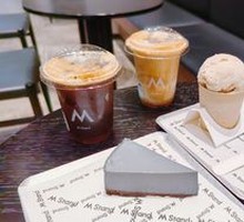 Ice-Shaken Yellow Apricot Americano