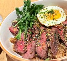 黑胡椒牛排菌菇炒饭