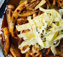 Spicy Stir-fried Squid with Pork Belly